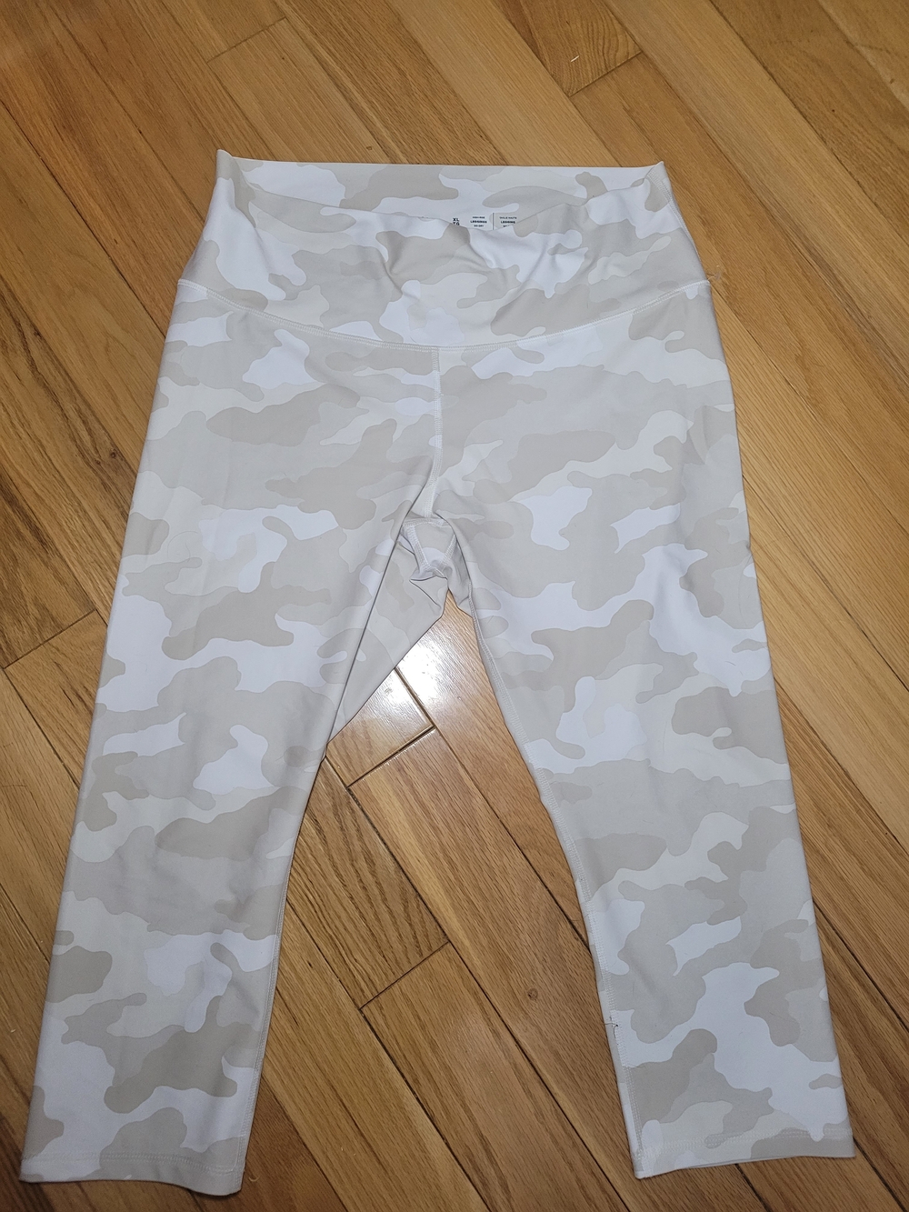 Old Navy Active Powersoft Crop Legging Camo Women Tall XL Go Dry Leggings
